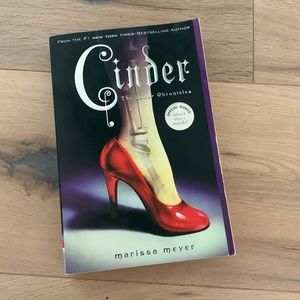 Cinder, the lunar chronicles
